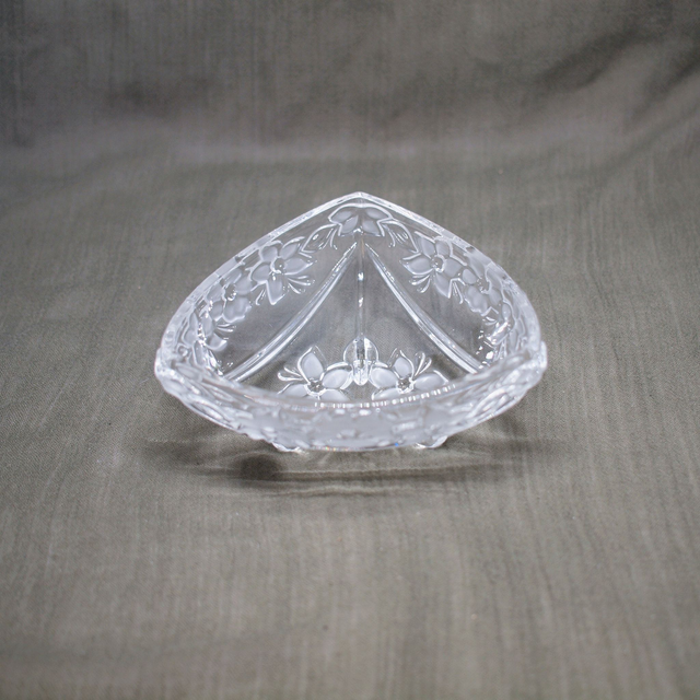 Walther Glas | Kristallen driehoekig schaaltje (breedte 14 | hoogte 6 cm) Transparant met bloemmotief en origineel productkenmerk | Vintage