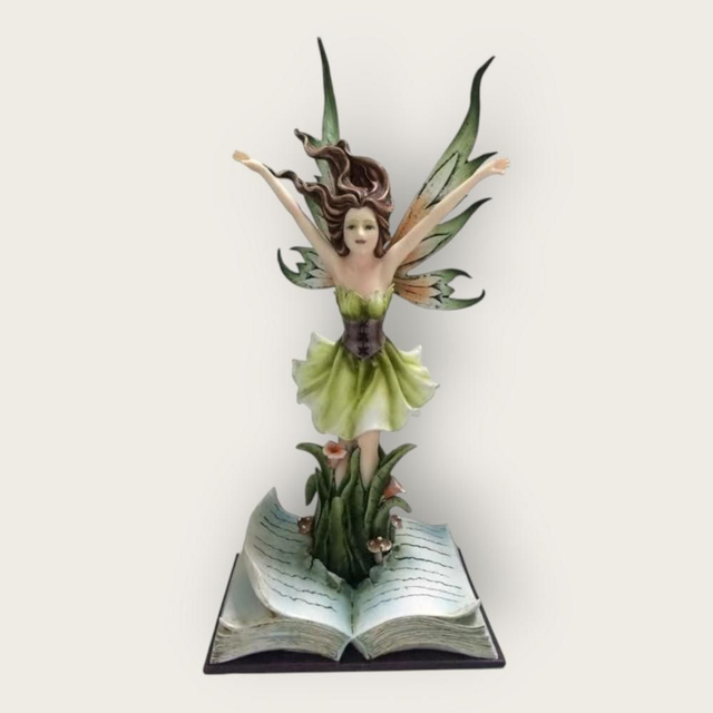 Fée sortant d’un livre