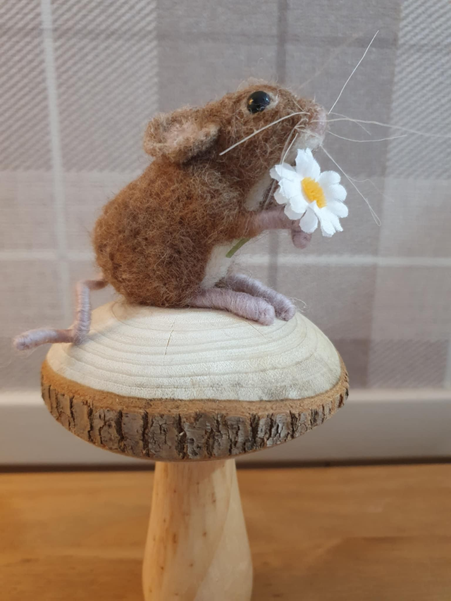 Needlefelt mice