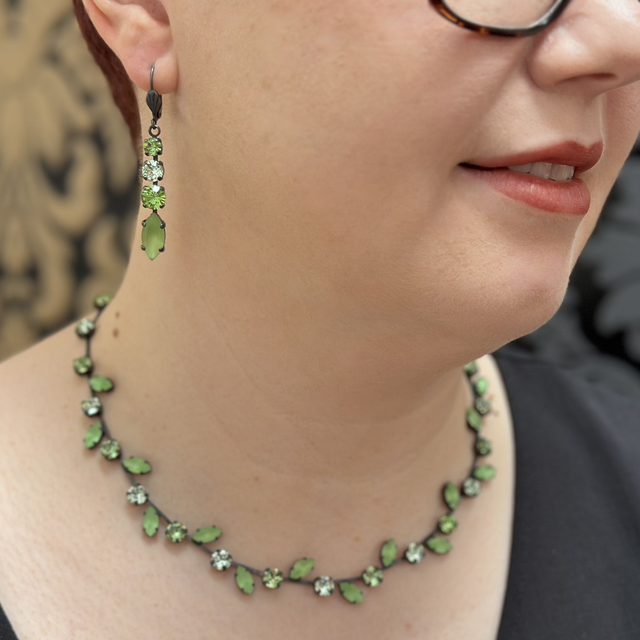 Ohrhänger NAVETTE lang Peridotmattmix, Grün