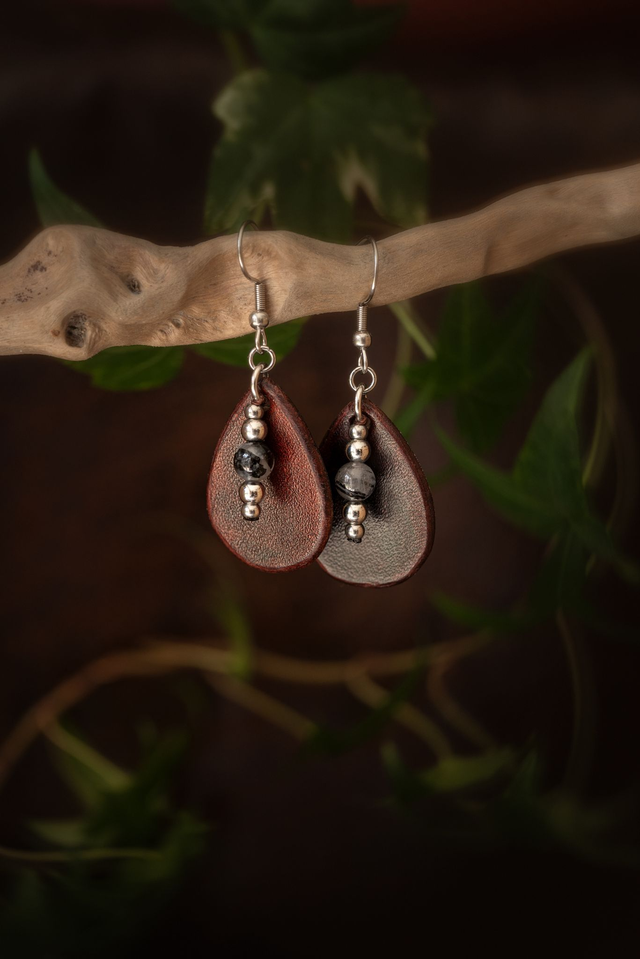 Iris - boucles d'oreilles cuir et perles