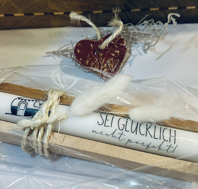 Kerze „Sei glücklich nicht perfekt „