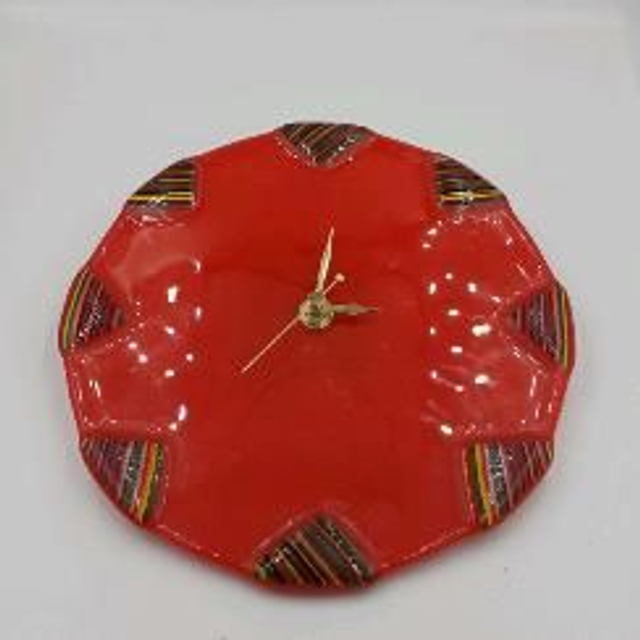 Red bunting  clock