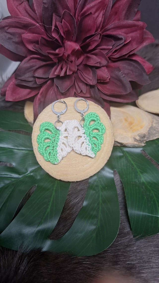 2004. Monstera oorbel