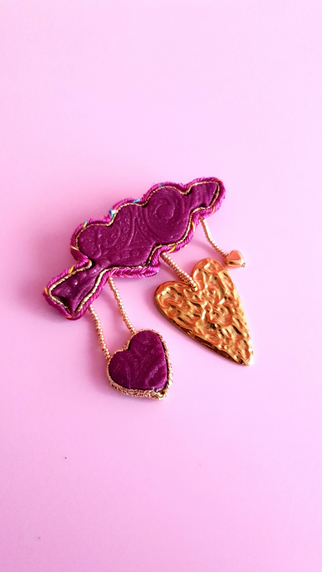 Broche Coups de coeur prune et doré