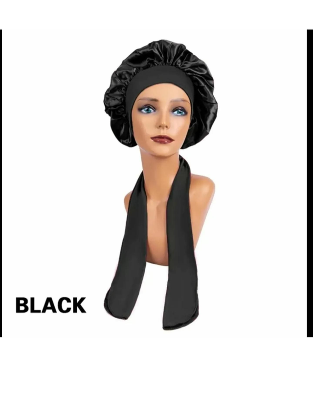 Bonnet en satin avec ruban Noir