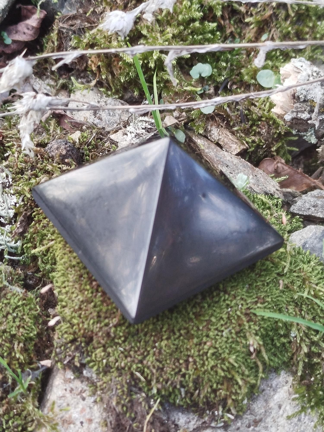 Shungite Pyramide 