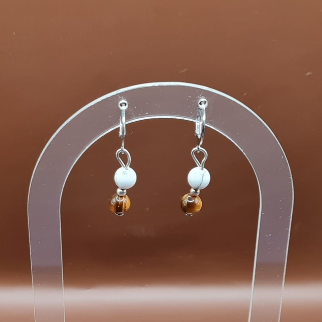 Boucles Howlite blanche - oeil de tigre