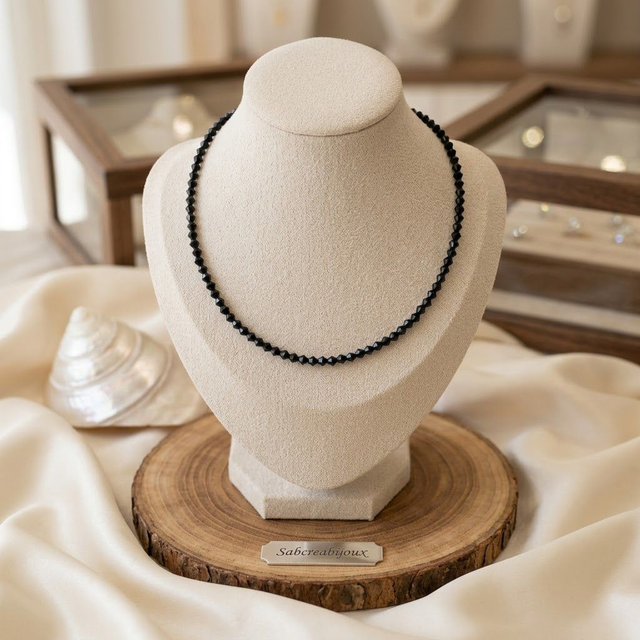 Collier perles noires facettées