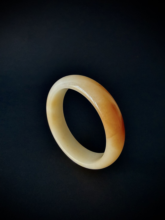 Bracelet en jade Jinsi, blanc caramélisé