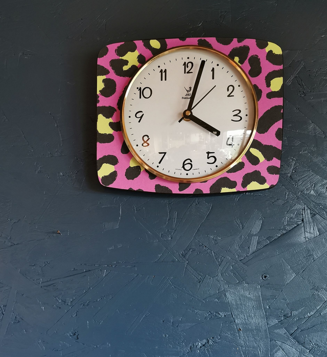 Horloge vintage pendule murale silencieuse "Jaz Léopard rose jaune noir"