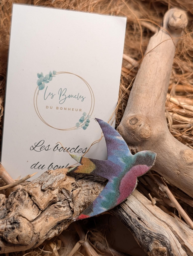 Broche hirondelle fleurie 