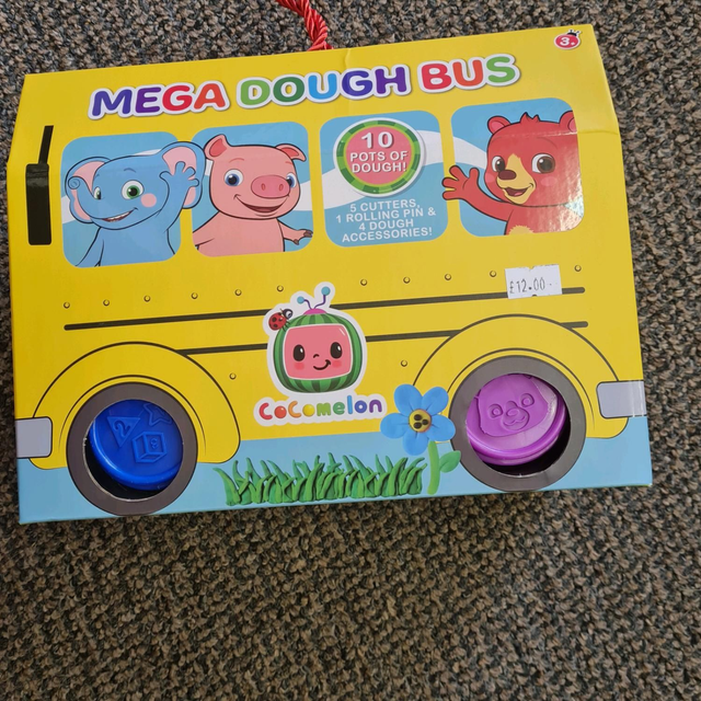 COCOMELON MEGA DOUGH BUS