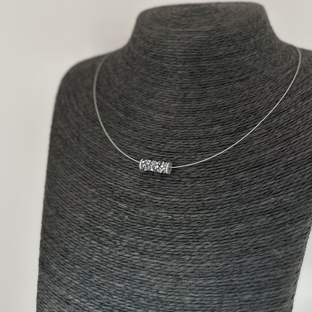 Crystal Rocks STEEL TUBE SMALL an Drahtcollier aus Edelstahl
