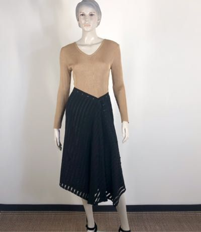 Jupe ajustable noire rayée en transparence.