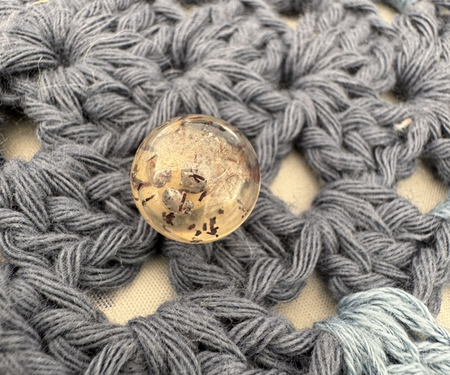 Pin’s bille transparente avec bulle à l’intérieur