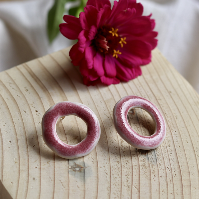Boucles d'oreilles en porcelaine - Puces