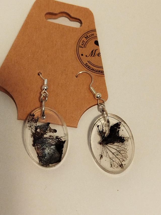 Boucle d'oreille ovale hortensia noir 