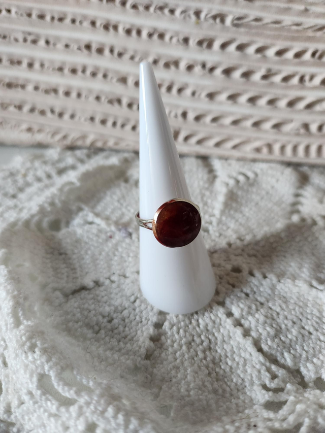 Bague résine rouge et noir argentée 