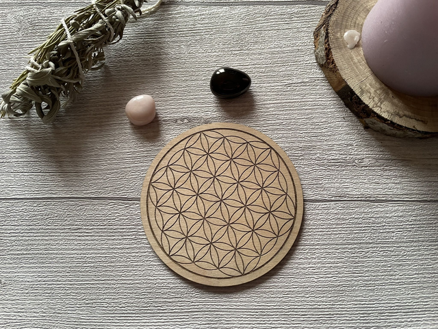 🌙 Fleur de Vie en bois gravé