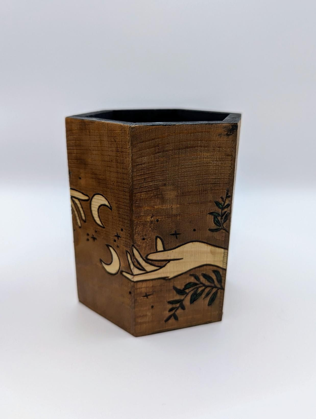 'Passing through the night' pen holder