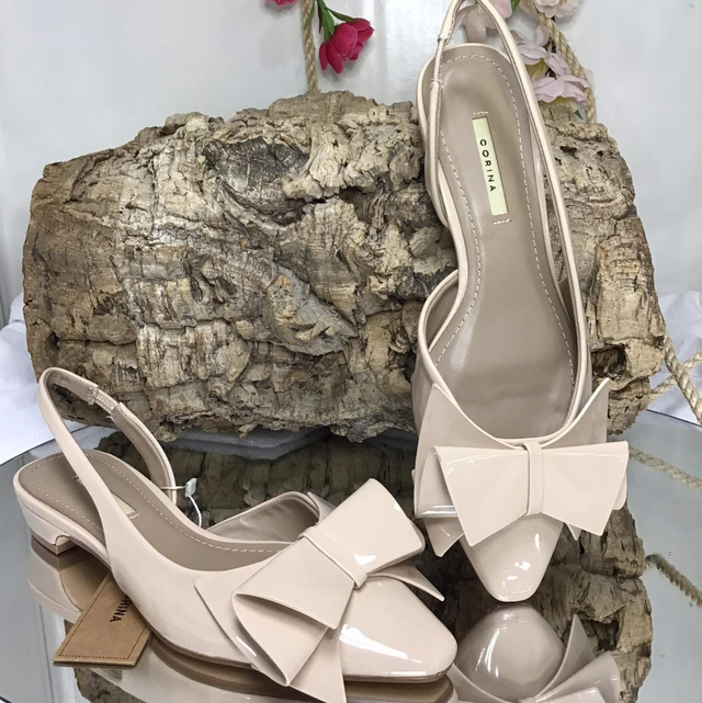 Sandália rasa com laço 