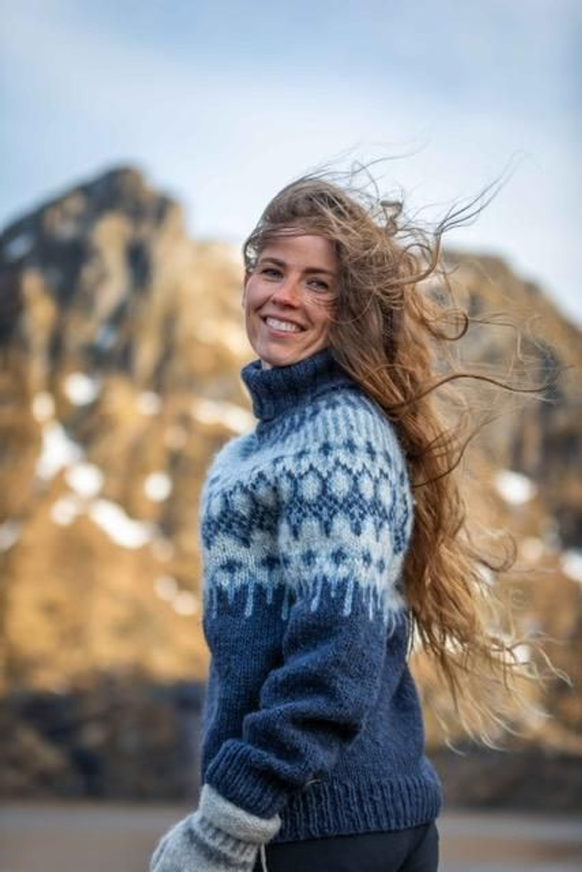 Føyka Polar Sweater Kit - Col 01 (Indigo Álafosslopi) - Wool & Pattern - Linka Neumann