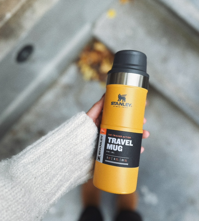 Stanley Trigger-Action Travel Mug 0,35L Saffron