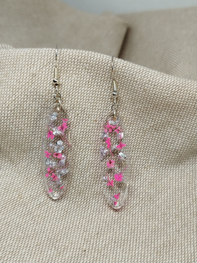 Boucles d'oreilles Tessa en fleurs résinées coloris rose et argent