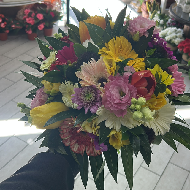 Bouquet di fiori misti e di stagione 