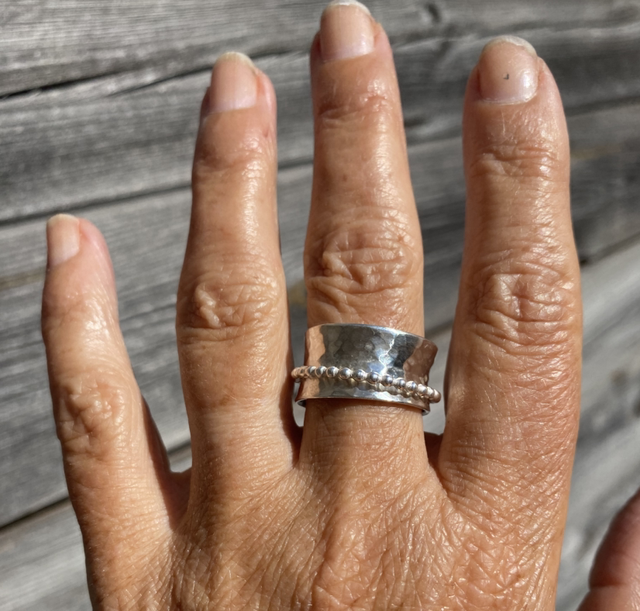 Bague «Au milieu coule la rivière de perle»