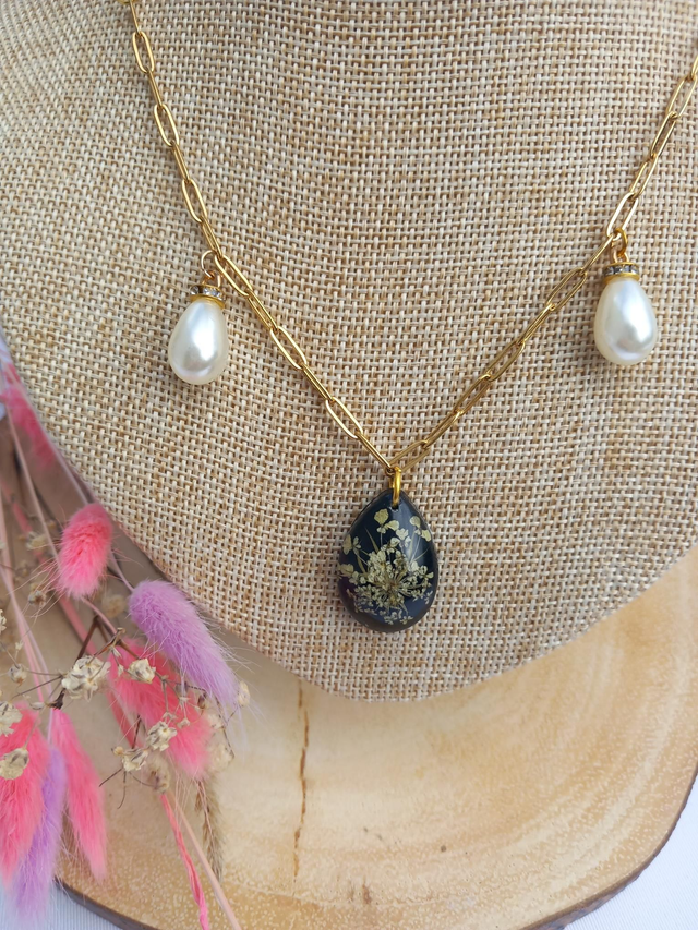 Collier breloque reine Anne 