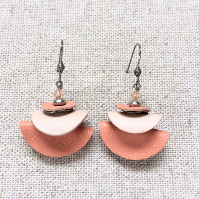 Boucles d’oreilles « Trio » argentées, cuir couleur chair et saumon