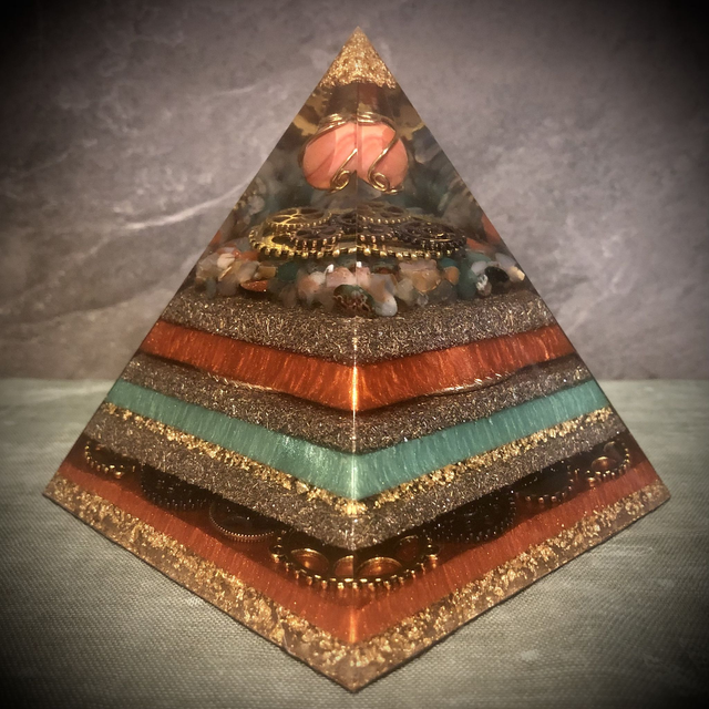 10cm Crystal Energy Pyramid with Carnelian, Green Agate &amp; floating sphere 