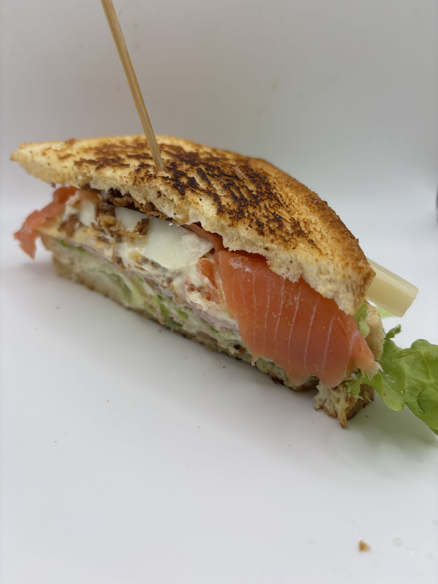 SÁNDWICH SALMÓN entero