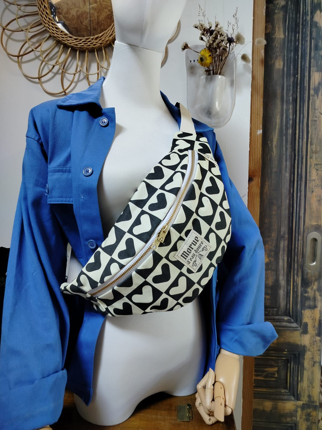 sac banane damier coeur noir et blanc 