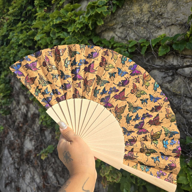 Éventail "Papillons Scintillants" en tissu de liège et base en bois