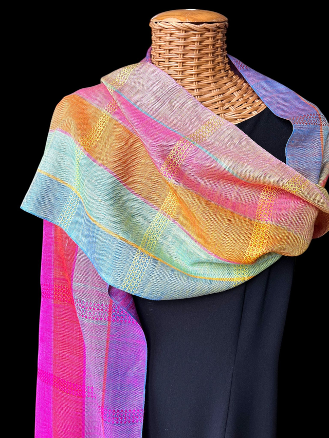 Eva  : handwoven wool/silk scarf