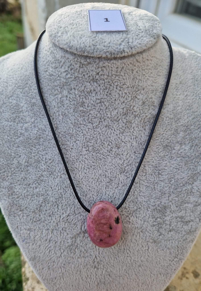 Rhodonite 1 avec cordon 