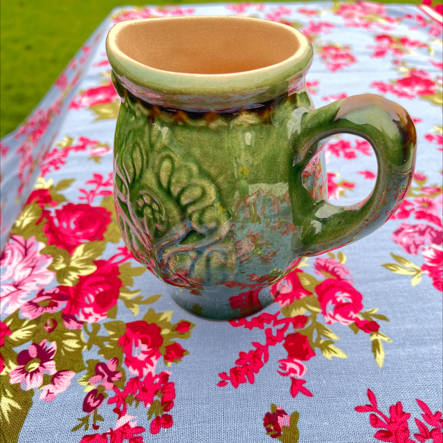 Grüner Henkelkrug glasiert 