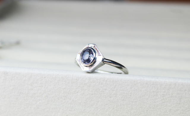 Pièce Unique | Bague émaillée en argent & Spinelle