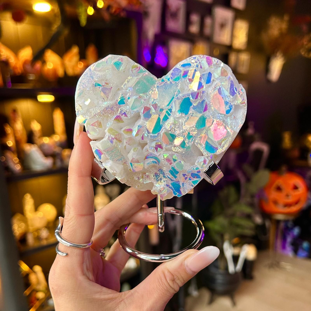 Aura Quartz Heart on Stand R57N2