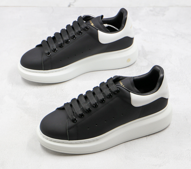 Alexander McQueen, black-white