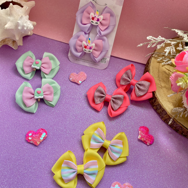 Paire de barrettes à thèmes 