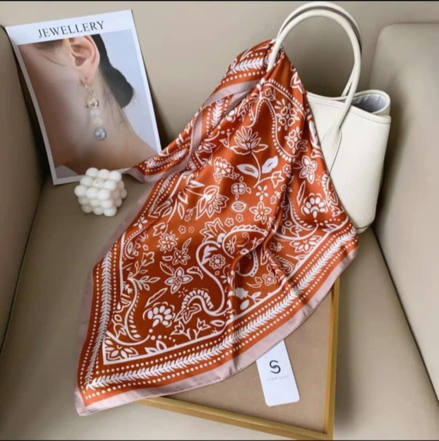 Carré de soie ref461/3