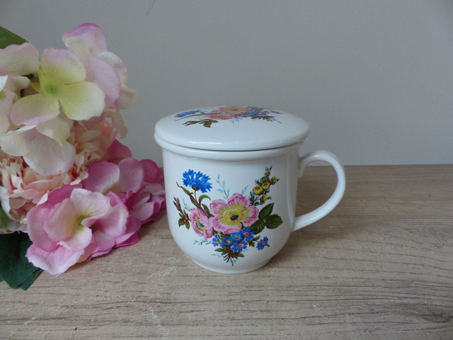 Tisanière en céramique fleurie, tasse avec filtre et couvercle décor botanique rose, bleu, vert, cadeau anniversaire femme amie collègue