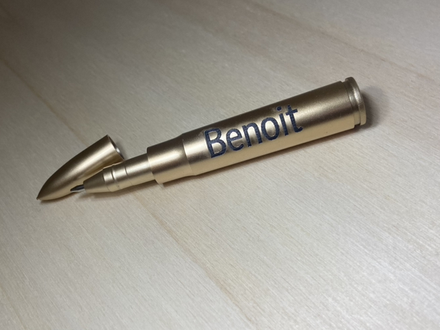 Stylo plastique en forme de balle prénom personnalisée 