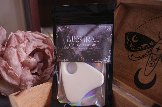 Fondant parfumé Dies Irae — Encens, Bois de Cachemire, Musc &amp; Vétiver