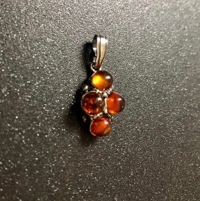 Pendentif en argent et Ambre cognac