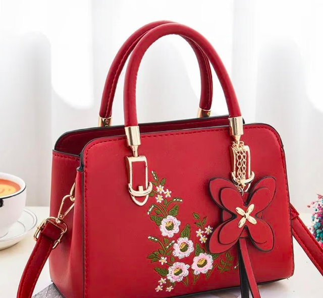 Elegante schoudertas bloemenpatroon van kunstleer (22x16cm) rood